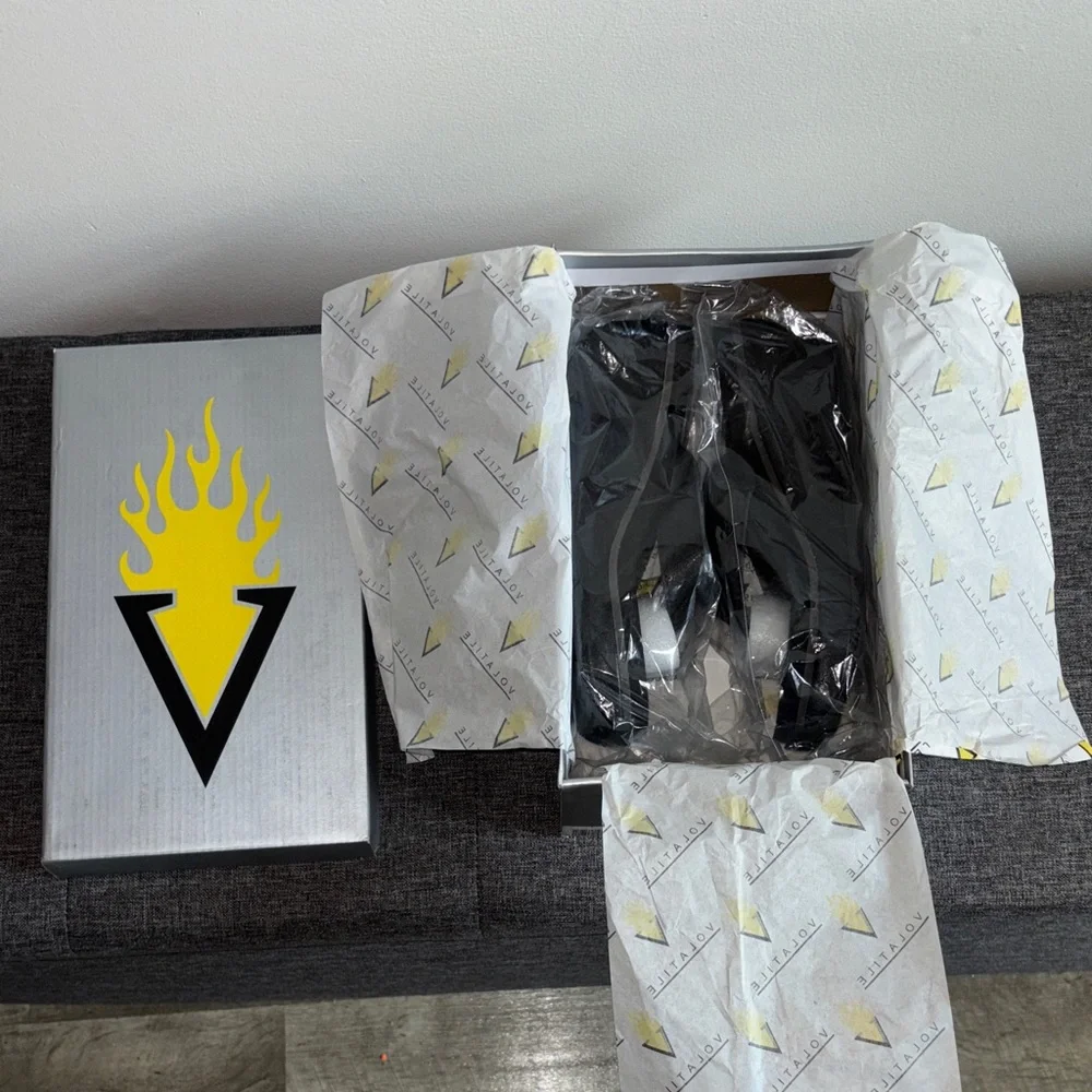 Volatile Black Platform Sandals - Picture 6 of 8